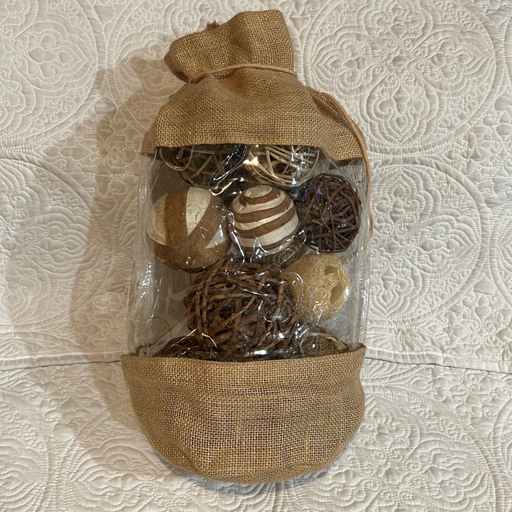 Decorative vase filler